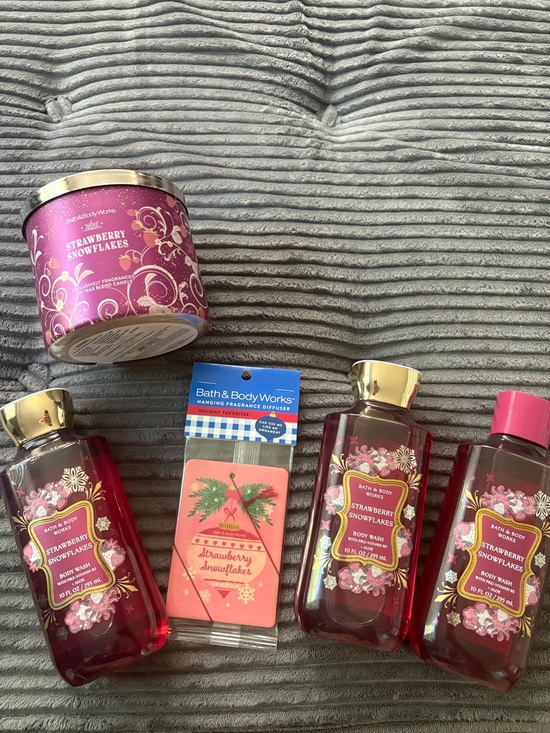 Bath & Body Works Other - Bath & Body Works Strawberry Snowflakes Body Wash set NEW